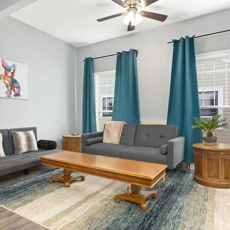 Recently Renovated Chic Durham Farmhouse Экстерьер фото