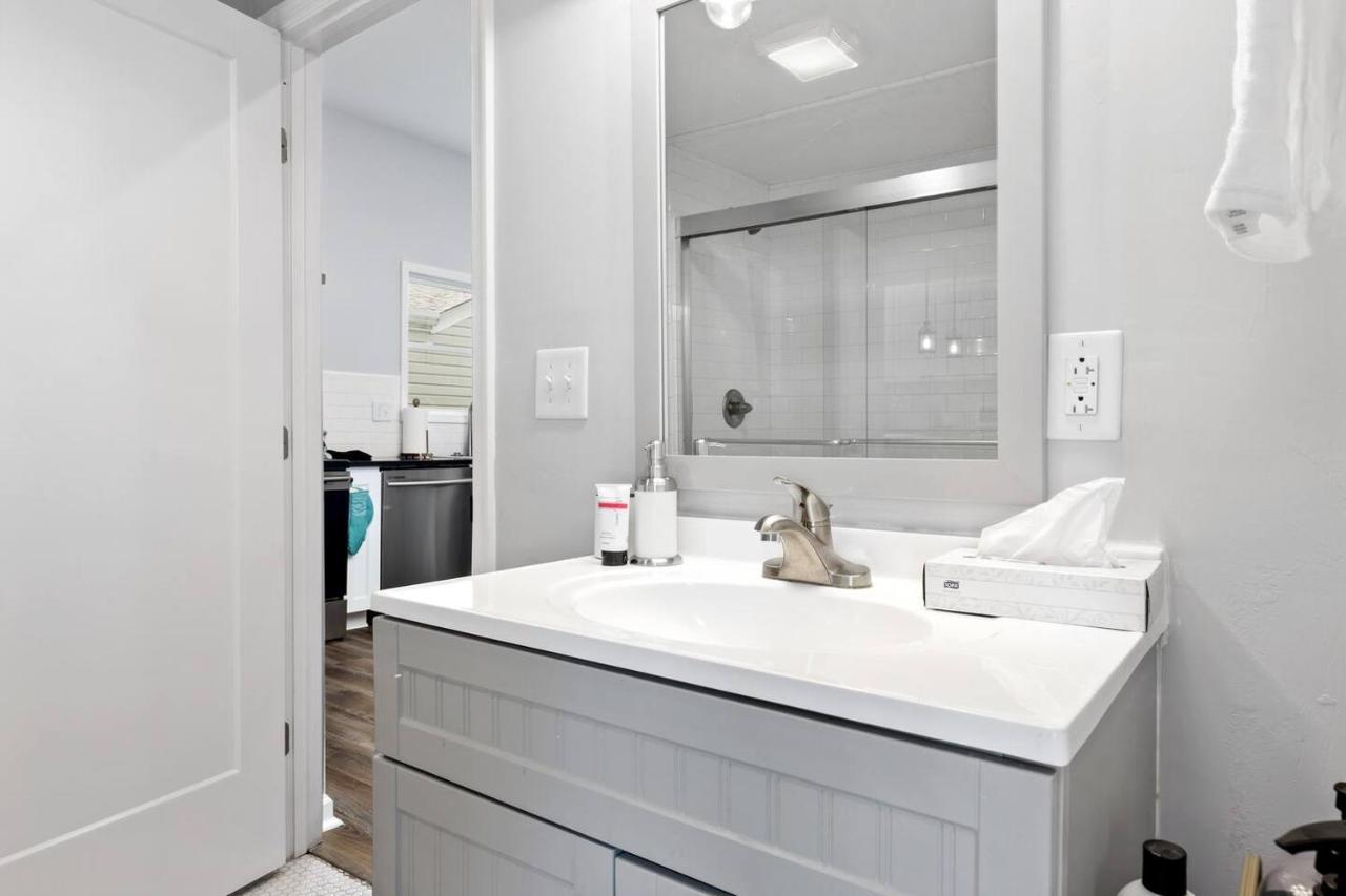 Recently Renovated Chic Durham Farmhouse Экстерьер фото